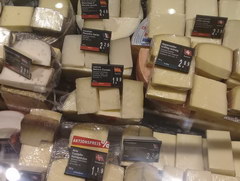 Grocery prices in Berlin, various cheeses